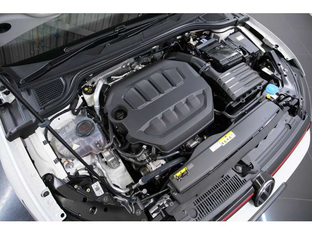 2.0L ����4�C��DOHC�^�[�{�A265ps/37.7kgm�A�S��&times;�S��&times;�S��mm 4295&times;1790&times;1465mm�A�ԗ��d�� 1430kg