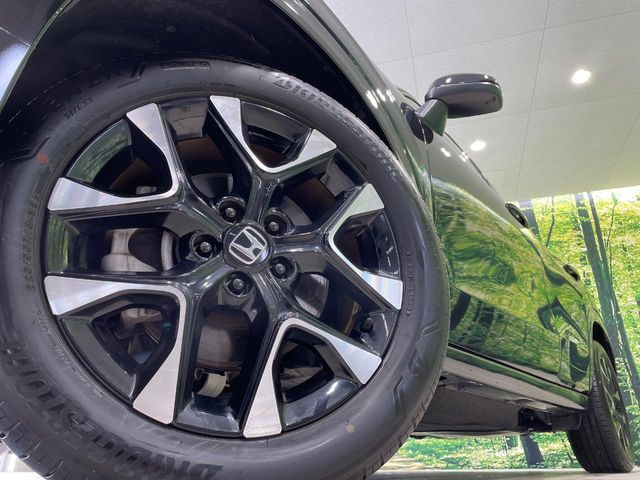 �y����18�C���`�A���~�z�C�[���z�O�ςɃ}�b�`���������A���~�z�C�[���𑕒����Ă���܂��B�e��ЊO�A���~�z�C�[����A�X�^�b�h���X�^�C�����戵�����Ă���܂��B���񂲑��k����������