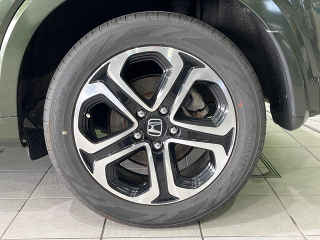 �y����17�C���`�A���~�z�C�[���z�O�ςɃ}�b�`���������A���~�z�C�[���𑕒����Ă���܂��B�e��ЊO�A���~�z�C�[����A�X�^�b�h���X�^�C�����戵�����Ă���܂��B���񂲑��k����������