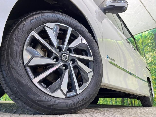 �y����16�C���`�A���~�z�C�[���z�O�ςɃ}�b�`���������A���~�z�C�[���𑕒����Ă���܂��B�e��ЊO�A���~�z�C�[����A�X�^�b�h���X�^�C�����戵�����Ă���܂��B���񂲑��k����������