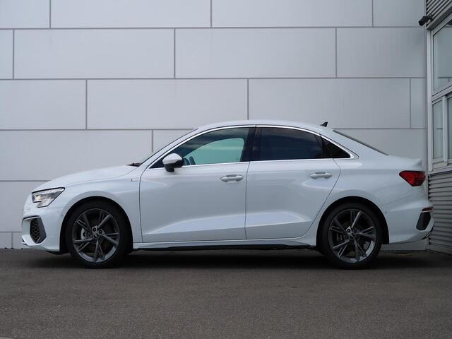 A3セダン40 TFSI クワトロ Sライン 4WD
