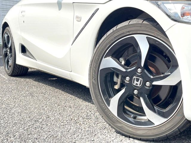 �y����16�C���`�A���~�z�C�[���z�O�ςɃ}�b�`���������A���~�z�C�[���𑕒����Ă���܂��B�e��ЊO�A���~�z�C�[����A�X�^�b�h���X�^�C�����戵�����Ă���܂��B���񂲑��k����������