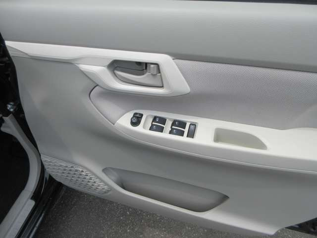 �y�S�ԕۏؕt�z�I���b�N�XU-CAR�ł͑S�ԕۏؕt�Ŕ̔����Ă���܂��B�X�Ȃ���S�����߂���ɂ͗L���Ŕ[�Ԍ�2�N�Ԃ܂ŕۏ؉����ł���v���������p�ӂ��Ă���܂��̂ł��C�y�ɂ����k���������܂��B