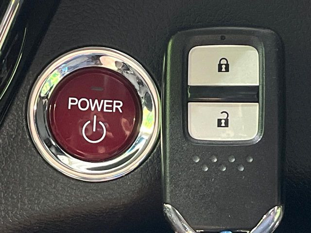 �yHonda�X�}�[�g�L�[�z�J�o����|�P�b�g�ɓ��ꂽ�܂܂ł��h�A�̎{���E�������\�ȃX�}�[�g�L�[�𑕔��B�G���W���̃I���E�I�t�����J�M�����o���K�v����������Ƃ��Ă��֗��ł���