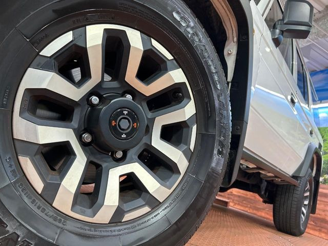 �y����16�C���`�A���~�z�C�[���z�O�ςɃ}�b�`���������A���~�z�C�[���𑕒����Ă���܂��B�e��ЊO�A���~�z�C�[����A�X�^�b�h���X�^�C�����戵�����Ă���܂��B���񂲑��k����������