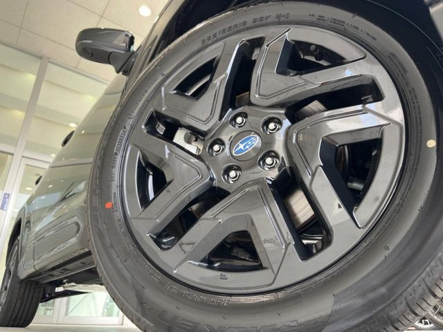 �y����18�C���`�A���~�z�C�[���z�O�ςɃ}�b�`���������A���~�z�C�[���𑕒����Ă���܂��B�e��ЊO�A���~�z�C�[����A�X�^�b�h���X�^�C�����戵�����Ă���܂��B���񂲑��k����������