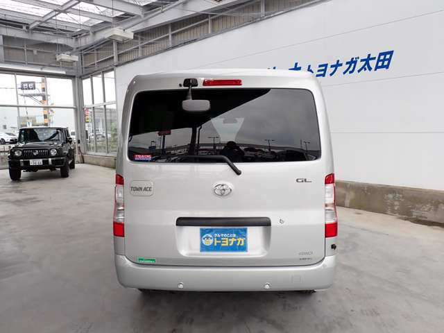 �����S�҂⏗���ł��C�y�Ƀh���C�u�ł���S��4,065mm&times;�S��1,665mm&times;�S��1,930mm�̃R���p�N�g�T�C�Y�ŁA�ŏ���]���a��5.3m�B��