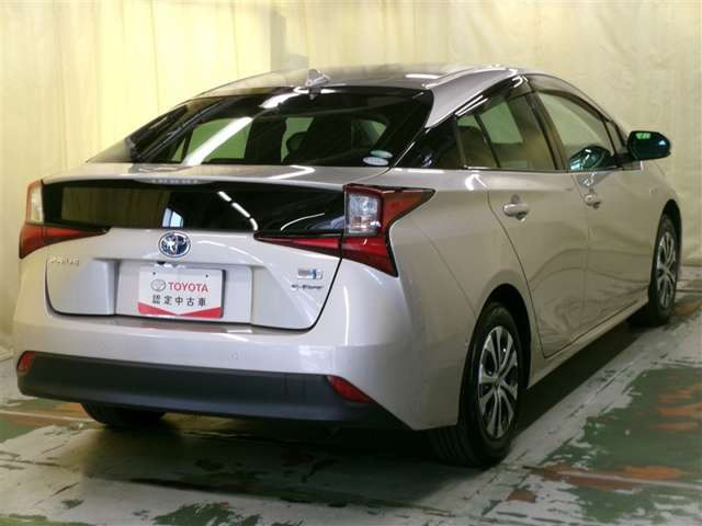プリウス1.8 A E-Four 4WD