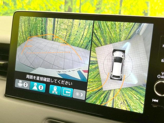 【マルチビューカメラシステム】専用のカメラにより、上から見下ろしたような視点で360度クルマの周囲を確認することができます☆死角部分も確認しやすく、狭い場所での切り返しや駐車もスムーズに行えます。