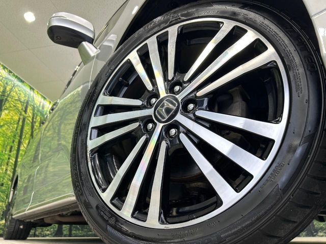 �y����18�C���`�A���~�z�C�[���z�O�ςɃ}�b�`���������A���~�z�C�[���𑕒����Ă���܂��B�e��ЊO�A���~�z�C�[����A�X�^�b�h���X�^�C�����戵�����Ă���܂��B���񂲑��k����������