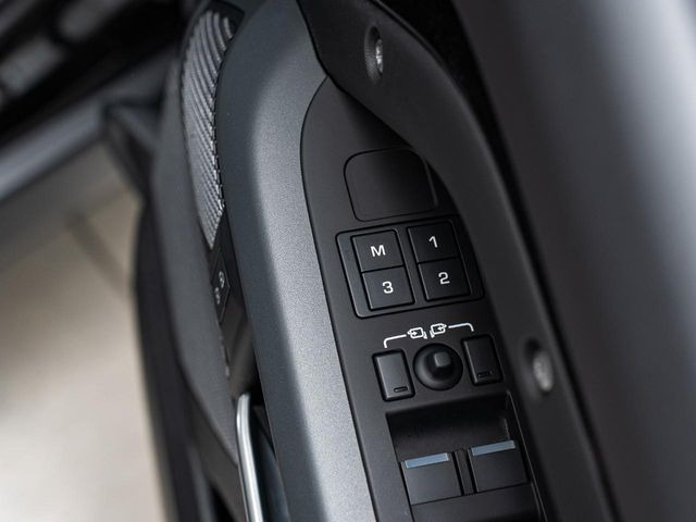 ディフェンダー110 X ダイナミック HSE 2.0L P300e 4WD
