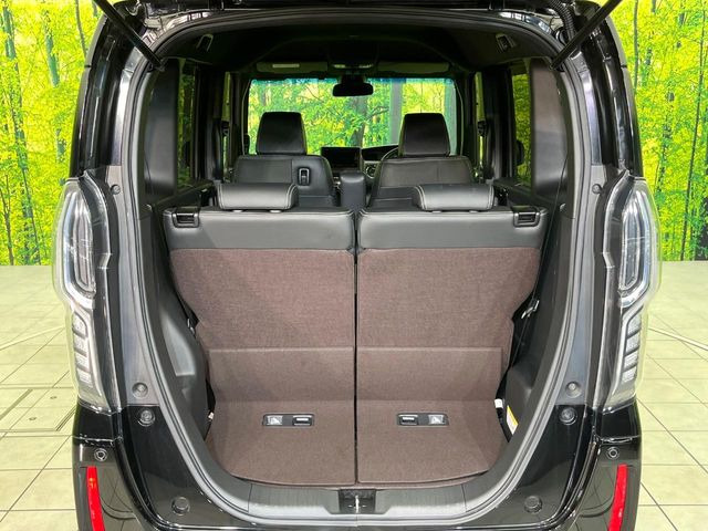 普段のお買い物や通勤、送迎等に十分な荷室スペースを確保しております。セカンドシートを倒すと、大きな荷物の積載も可能です♪