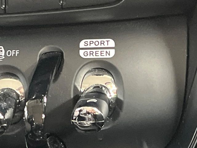 ���V�`���G�[�V�����ɍ��킹�đ��s���[�h�̕ύX���\�ł��B