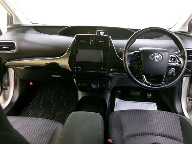 プリウス1.8 A E-Four 4WD