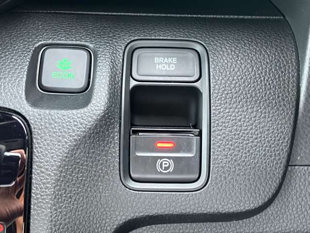 電動パーキングブレーキにブレーキホールド機能も付いています♪