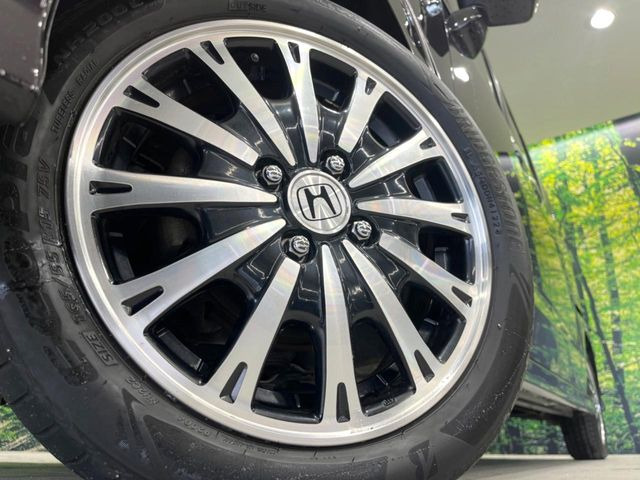 �y����15�C���`�A���~�z�C�[���z�O�ςɃ}�b�`���������A���~�z�C�[���𑕒����Ă���܂��B�e��ЊO�A���~�z�C�[����A�X�^�b�h���X�^�C�����戵�����Ă���܂��B���񂲑��k����������