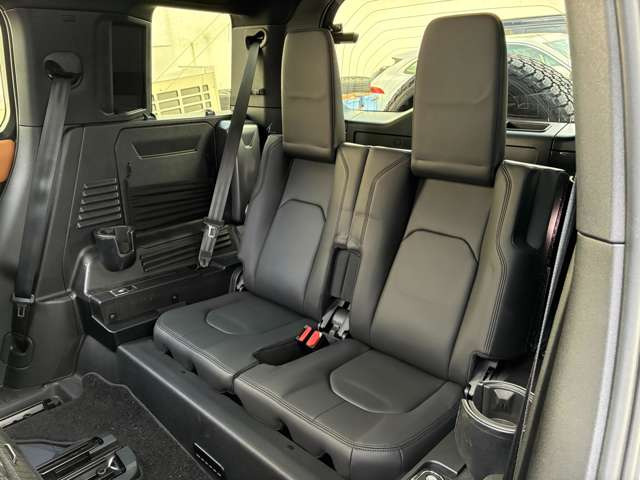 ディフェンダー110 X ダイナミック HSE 3.0L D300 ディーゼル 4WD