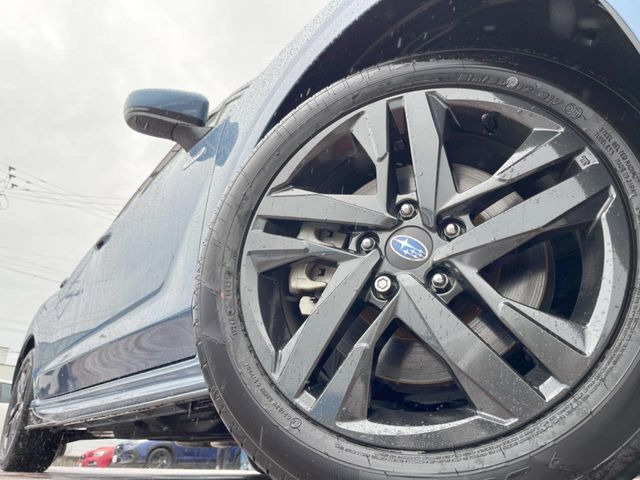 �y����17�C���`�A���~�z�C�[���z�O�ςɃ}�b�`���������A���~�z�C�[���𑕒����Ă���܂��B�e��ЊO�A���~�z�C�[����A�X�^�b�h���X�^�C�����戵�����Ă���܂��B���񂲑��k����������