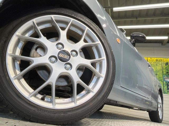 �y16�C���`�A���~�z�C�[���z�O�ςɃ}�b�`�����A���~�z�C�[���𑕒����Ă���܂��B�e��A���~�z�C�[����A�X�^�b�h���X�^�C�����戵�����Ă���܂��B���񂲑��k����������