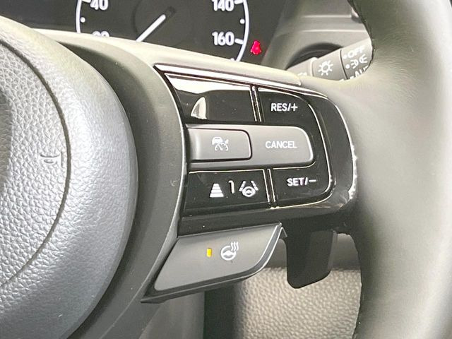 【アダプティブクルーズコントロール】高速道路での長距離走行が楽に!!自動で速度を保つクルーズコントロールが、衝突軽減システムと連携し、前方の車両を感知して車間を保つように速度調節してくれます!!