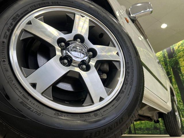 �y����15�C���`�A���~�z�C�[���z�O�ςɃ}�b�`���������A���~�z�C�[���𑕒����Ă���܂��B�e��ЊO�A���~�z�C�[����A�X�^�b�h���X�^�C�����戵�����Ă���܂��B���񂲑��k����������