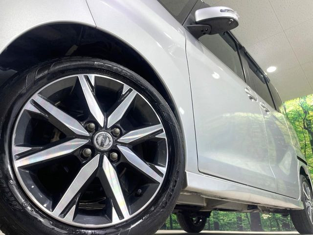 �y����15�C���`�A���~�z�C�[���z�O�ςɃ}�b�`���������A���~�z�C�[���𑕒����Ă���܂��B�e��ЊO�A���~�z�C�[����A�X�^�b�h���X�^�C�����戵�����Ă���܂��B���񂲑��k����������