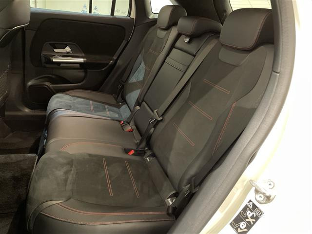 GLAクラスGLA200d 4マチック AMGライン 4WD
