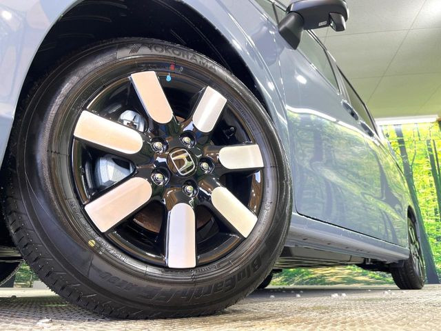 �y����15�C���`�A���~�z�C�[���z�O�ςɃ}�b�`���������A���~�z�C�[���𑕒����Ă���܂��B�e��ЊO�A���~�z�C�[����A�X�^�b�h���X�^�C�����戵�����Ă���܂��B���񂲑��k����������