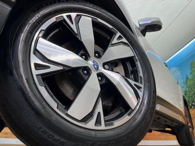 �y����18�C���`�A���~�z�C�[���z�O�ςɃ}�b�`���������A���~�z�C�[���𑕒����Ă���܂��B�e��ЊO�A���~�z�C�[����A�X�^�b�h���X�^�C�����戵�����Ă���܂��B���񂲑��k����������