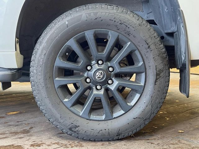 �y����18�C���`�A���~�z�C�[���z�O�ςɃ}�b�`���������A���~�z�C�[���𑕒����Ă���܂��B�e��ЊO�A���~�z�C�[����A�X�^�b�h���X�^�C�����戵�����Ă���܂��B���񂲑��k����������