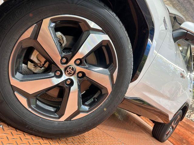 �y����18�C���`�A���~�z�C�[���z�O�ςɃ}�b�`���������A���~�z�C�[���𑕒����Ă���܂��B�e��ЊO�A���~�z�C�[����A�X�^�b�h���X�^�C�����戵�����Ă���܂��B���񂲑��k����������