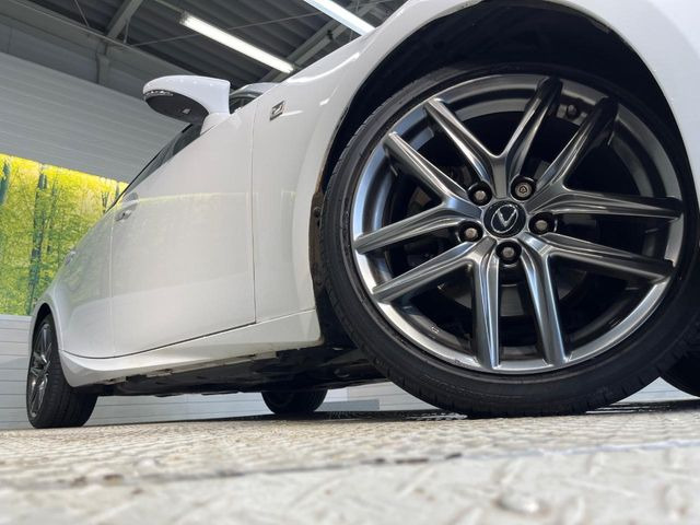 �y����18�C���`�A���~�z�C�[���z�O�ςɃ}�b�`���������A���~�z�C�[���𑕒����Ă���܂��B�e��ЊO�A���~�z�C�[����A�X�^�b�h���X�^�C�����戵�����Ă���܂��B���񂲑��k����������