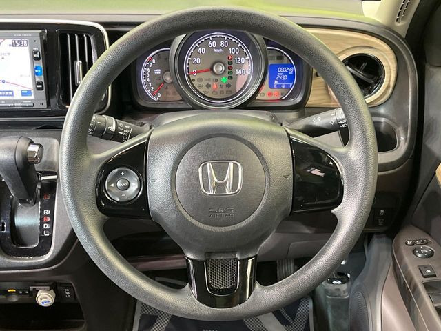 �y�X�e�A�����O�X�C�b�`�z�^�]���A�O������ڐ������炷���ƂȂ��A�I�[�f�B�I���̑��삪�\�ȕ֗��@�\!���S&���K�ȃh���C�u�����o���Ă���܂���