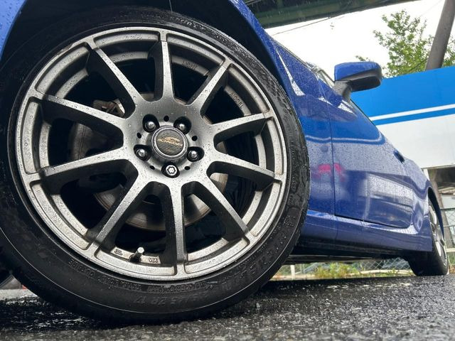 �y17�C���`�A���~�z�C�[���z�O�ςɃ}�b�`�����A���~�z�C�[���𑕒����Ă���܂��B�e��A���~�z�C�[����A�X�^�b�h���X�^�C�����戵�����Ă���܂��B���񂲑��k����������