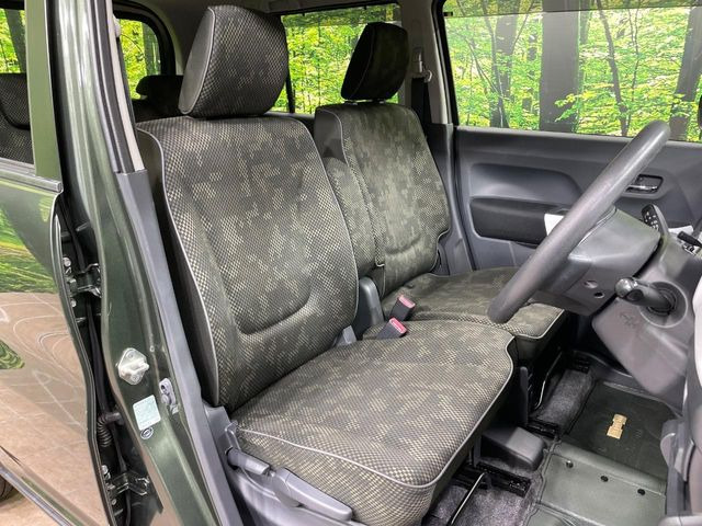 運転席シート廻りは使用感も少なく、良好な状態となっています。丁寧に使われていたことがよくわかりますね。