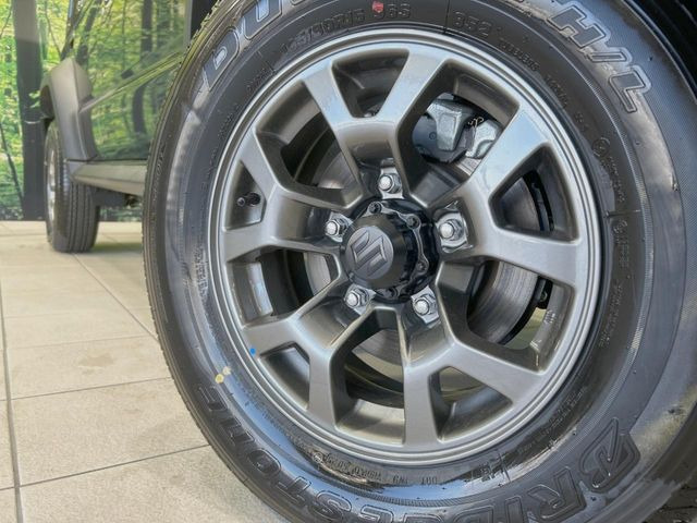 �y����15�C���`�A���~�z�C�[���z�O�ςɃ}�b�`���������A���~�z�C�[���𑕒����Ă���܂��B�e��ЊO�A���~�z�C�[����A�X�^�b�h���X�^�C�����戵�����Ă���܂��B���񂲑��k����������