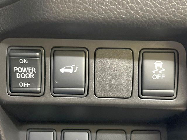【パワーバックドア】スマートキーや運転席のボタンを押すだけでリアゲートが自動で開閉します!荷物を持っている時や、高い位置にあるバックドアを閉める際に便利な機能です♪