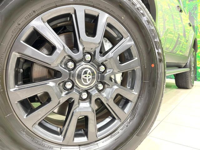 �y����18�C���`�A���~�z�C�[���z�O�ςɃ}�b�`���������A���~�z�C�[���𑕒����Ă���܂��B�e��ЊO�A���~�z�C�[����A�X�^�b�h���X�^�C�����戵�����Ă���܂��B���񂲑��k����������