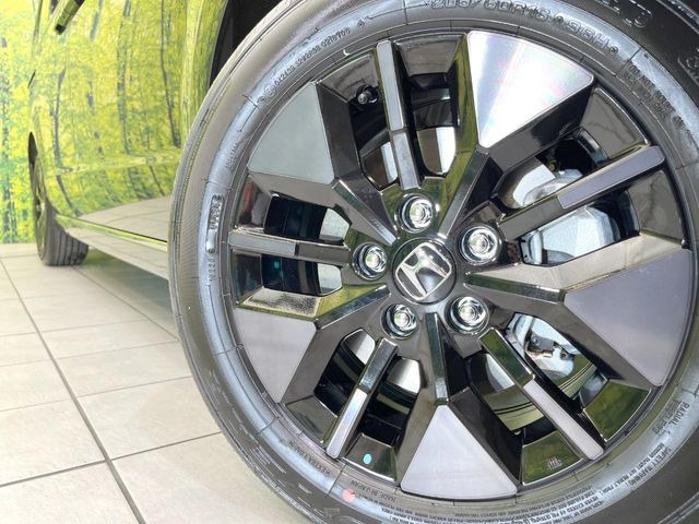 �y����16�C���`�A���~�z�C�[���z�O�ςɃ}�b�`���������A���~�z�C�[���𑕒����Ă���܂��B�e��ЊO�A���~�z�C�[����A�X�^�b�h���X�^�C�����戵�����Ă���܂��B���񂲑��k����������