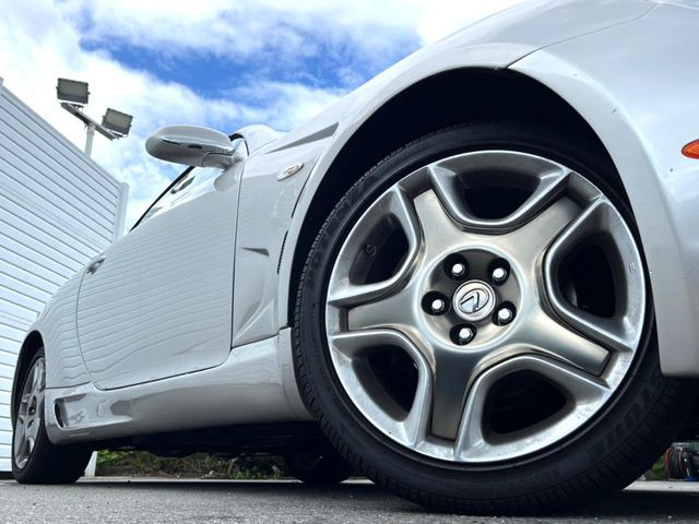 �y����18�C���`�A���~�z�C�[���z�O�ςɃ}�b�`���������A���~�z�C�[���𑕒����Ă���܂��B�e��ЊO�A���~�z�C�[����A�X�^�b�h���X�^�C�����戵�����Ă���܂��B���񂲑��k����������