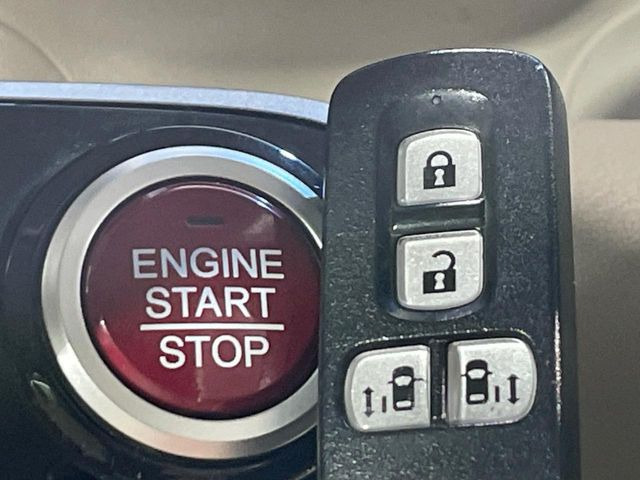 �yHonda�X�}�[�g�L�[�z�J�o����|�P�b�g�ɓ��ꂽ�܂܂ł��h�A�̎{���E�������\�ȃX�}�[�g�L�[�𑕔��B�G���W���̃I���E�I�t�����J�M�����o���K�v����������Ƃ��Ă��֗��ł���