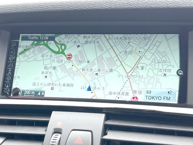 ��BMW�����i�r:��̊��̂���i�r�́A����������ԓ������o���Ă���܂��B�I�[�f�B�I�@�\���[�����Ă���܂��̂ŁA�^�]�����y���߂܂���