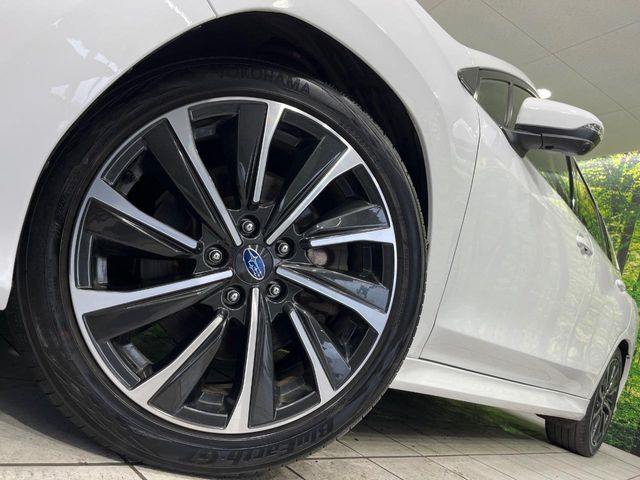 �y����18�C���`�A���~�z�C�[���z�O�ςɃ}�b�`���������A���~�z�C�[���𑕒����Ă���܂��B�e��ЊO�A���~�z�C�[����A�X�^�b�h���X�^�C�����戵�����Ă���܂��B���񂲑��k����������