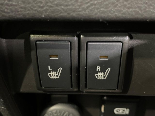 【シートヒーター】寒い日に重宝するシートヒーター!エアコンより早く温まってくれるので寒がりの人も安心ですね♪エアコンの温風は乾燥するから苦手、という方にもをおすすめです。