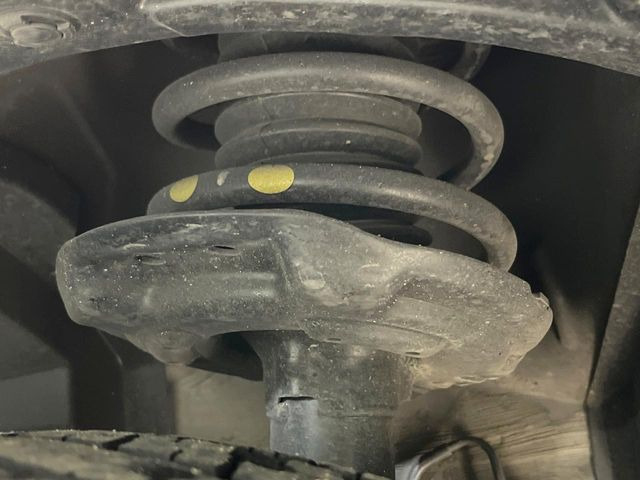 大好評を頂いておりますボディの弾スプラッシュコートも好評受付中。通常のガラスコートと異なる、耐久年数6年の無機質ガラスコーティングが、ボディをキレイな状態に保ってくれます。