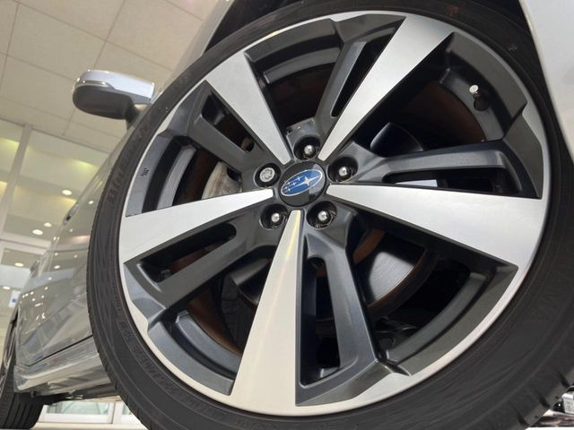 �y����18�C���`�A���~�z�C�[���z�O�ςɃ}�b�`���������A���~�z�C�[���𑕒����Ă���܂��B�e��ЊO�A���~�z�C�[����A�X�^�b�h���X�^�C�����戵�����Ă���܂��B���񂲑��k������