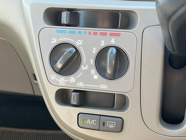 寒い冬も暑い夏も全席に快適な空調を届けてくれる、ダイヤル式エアコンを装備♪