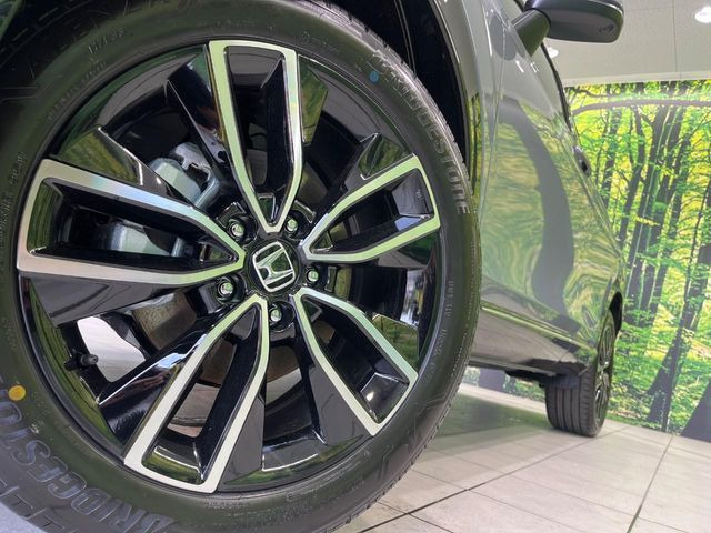 �y�����A���~�z�C�[���z�O�ςɃ}�b�`���������A���~�z�C�[���𑕒����Ă���܂��B�e��ЊO�A���~�z�C�[����A�X�^�b�h���X�^�C�����戵�����Ă���܂��B���񂲑��k����������