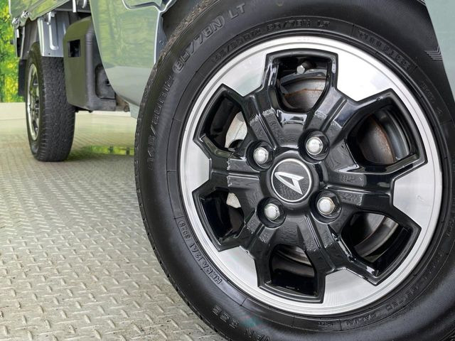 �y����12�C���`�A���~�z�C�[���z�O�ςɃ}�b�`���������A���~�z�C�[���𑕒����Ă���܂��B�e��ЊO�A���~�z�C�[����A�X�^�b�h���X�^�C�����戵�����Ă���܂��B���񂲑��k����������