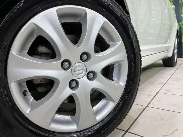 �y����15�C���`�A���~�z�C�[���z�O�ςɃ}�b�`���������A���~�z�C�[���𑕒����Ă���܂��B�e��ЊO�A���~�z�C�[����A�X�^�b�h���X�^�C�����戵�����Ă���܂��B���񂲑��k����������